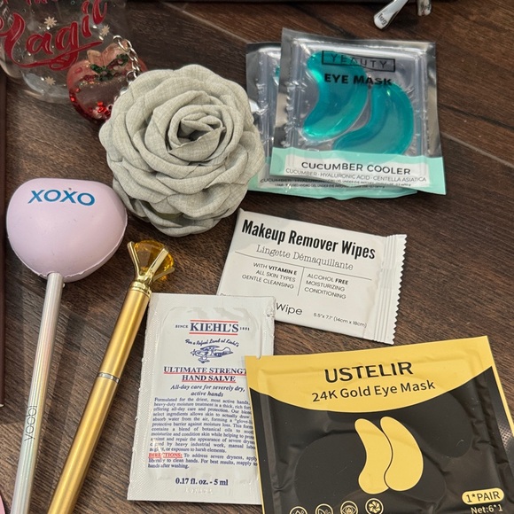 Beauty bundle Skincare Moisturizer Set w Silver bag 2 cosmetic bags - Picture 7 of 10